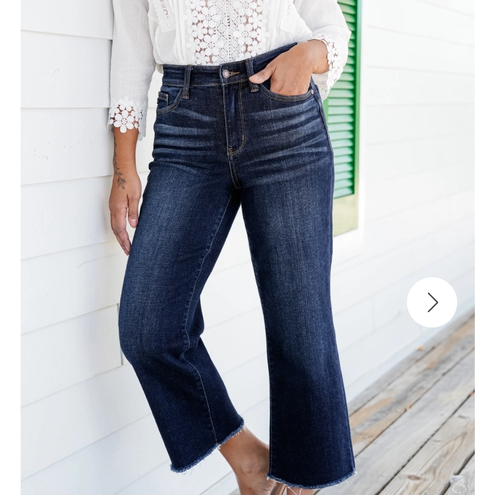 Judy Blue Midnight Moon Dark Wash High Rise Wide Legged Cropped Jeans EUC